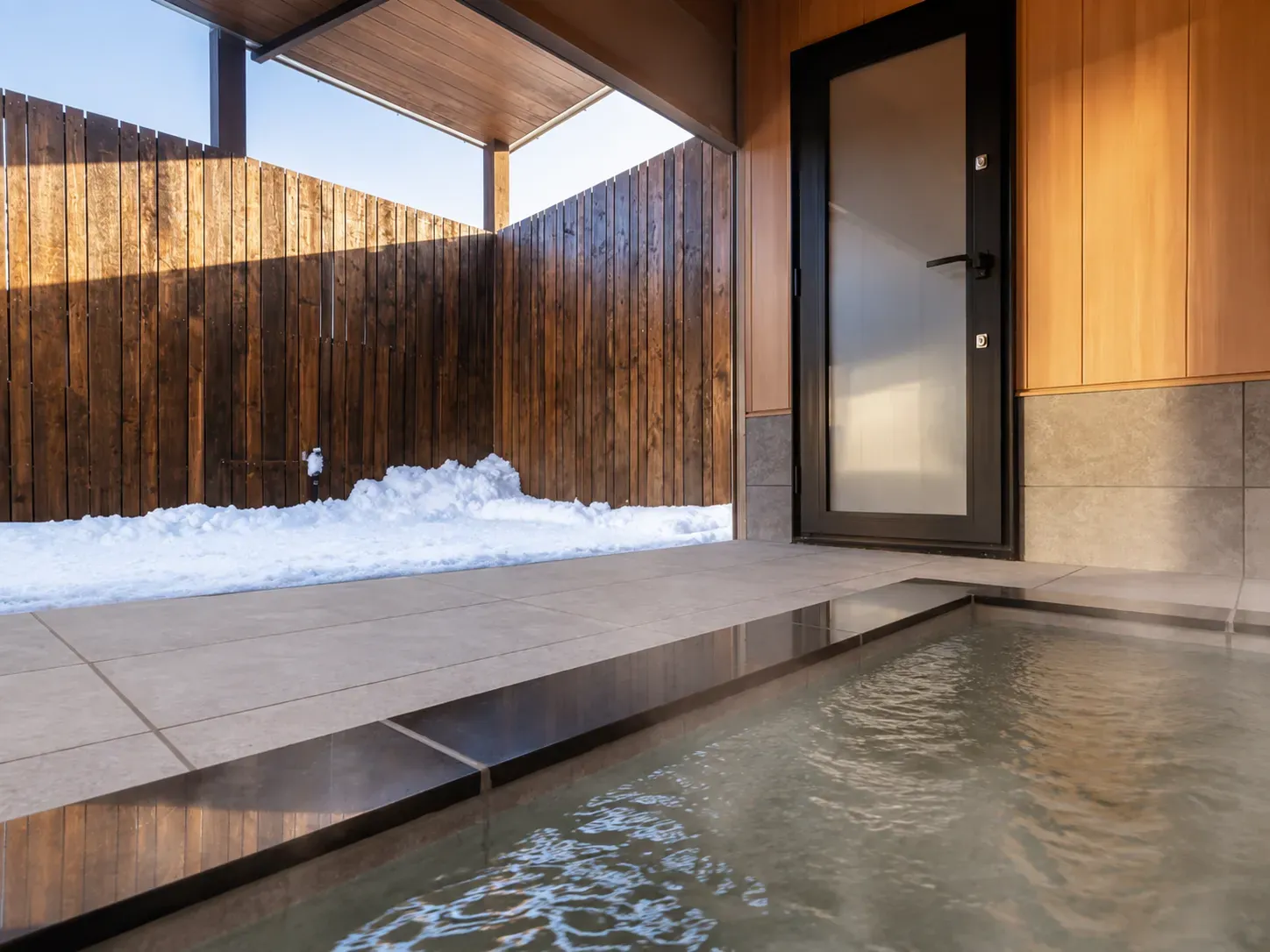 White Villas 雪景泡湯